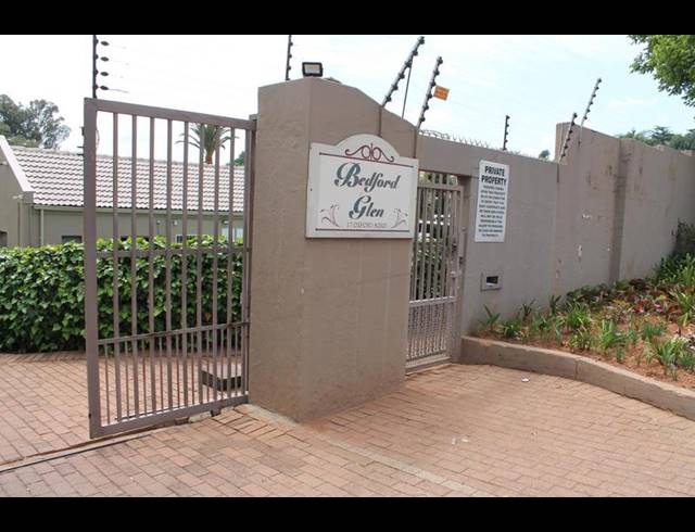 2 BEDROOM TOWNHOUSE FOR SALE IN BEDFORD GARDENS